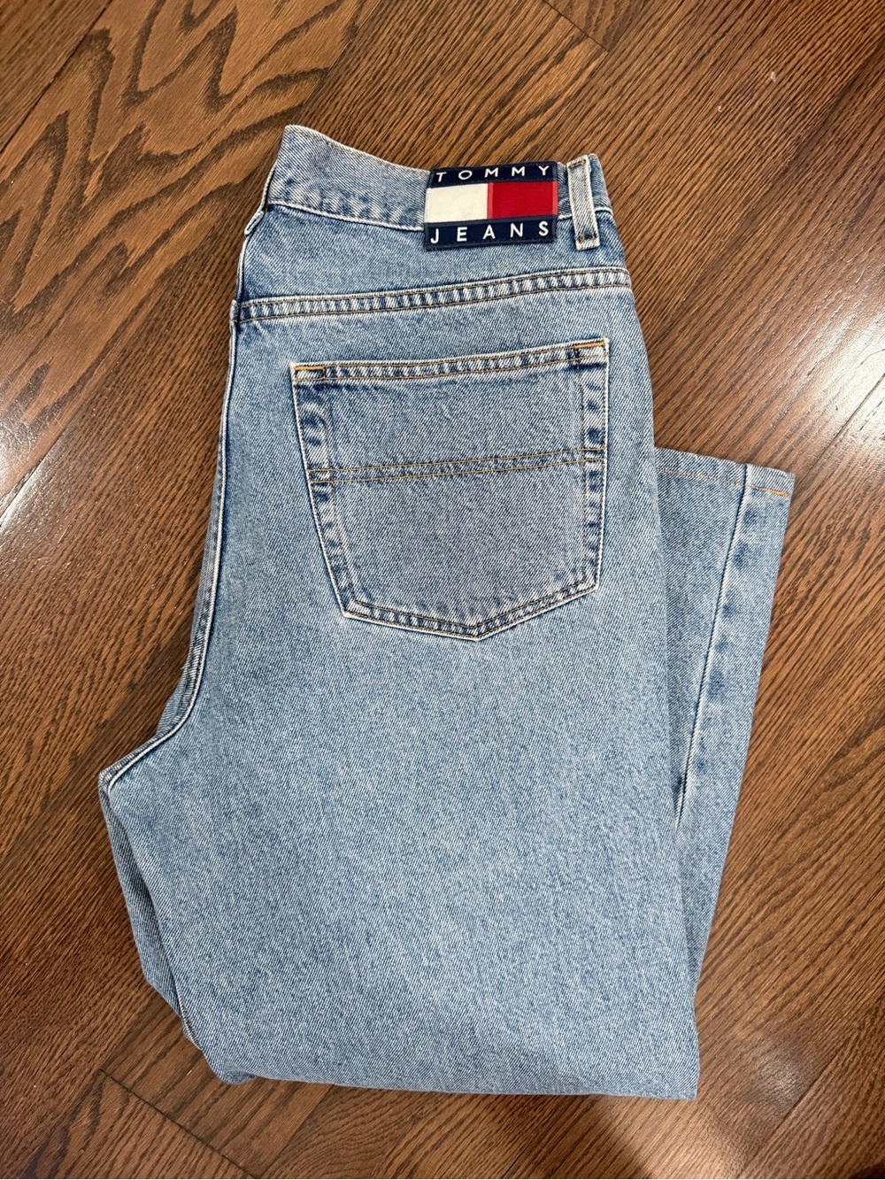 Tommy Hilfiger Men's Light Wash Blue Relaxed Jeans